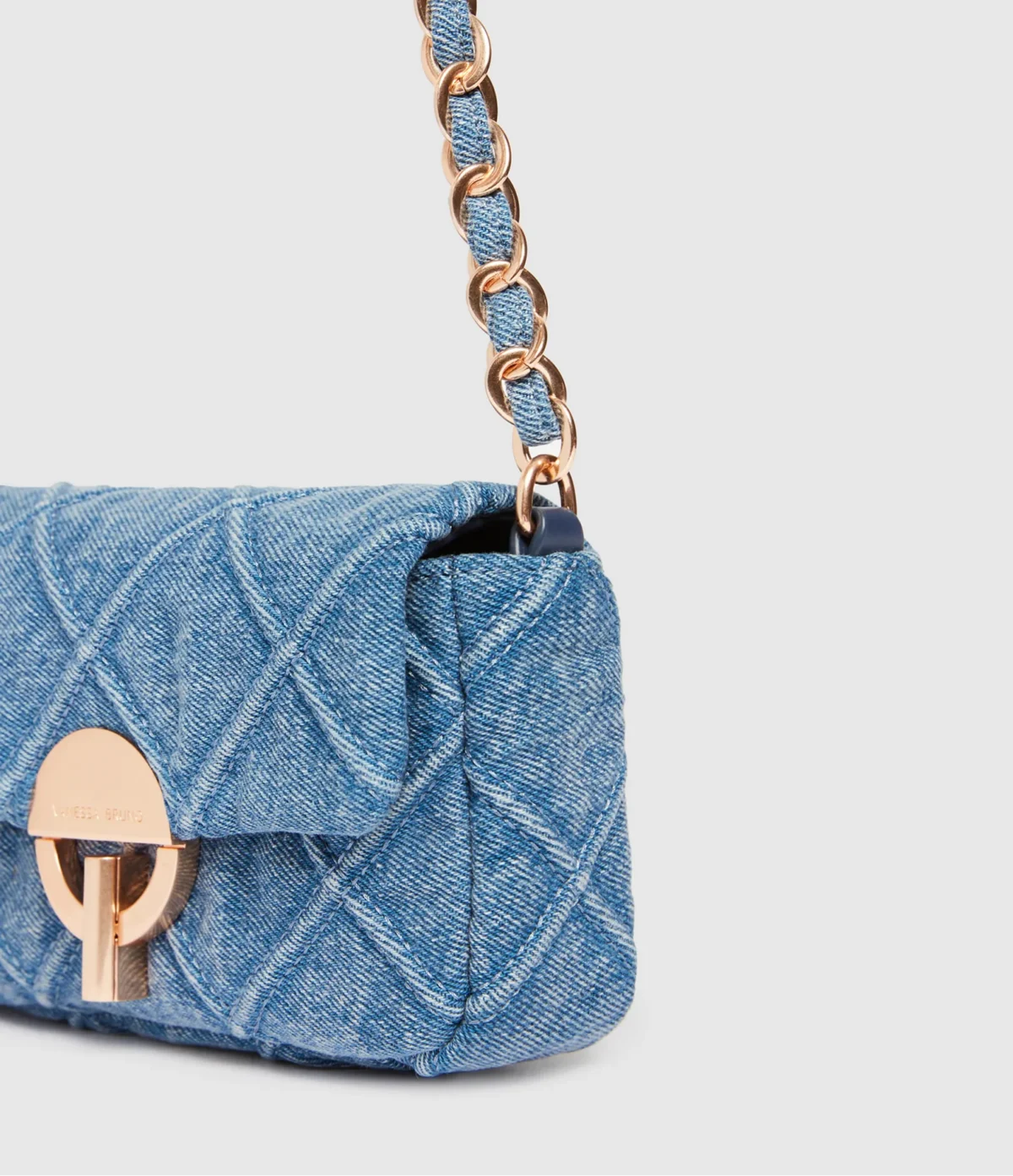 moon-moyen-denim-vanessa-bruno-tendance-mode-intemporel-hiver-ete-printemps-2025-village-valence.webp-detail