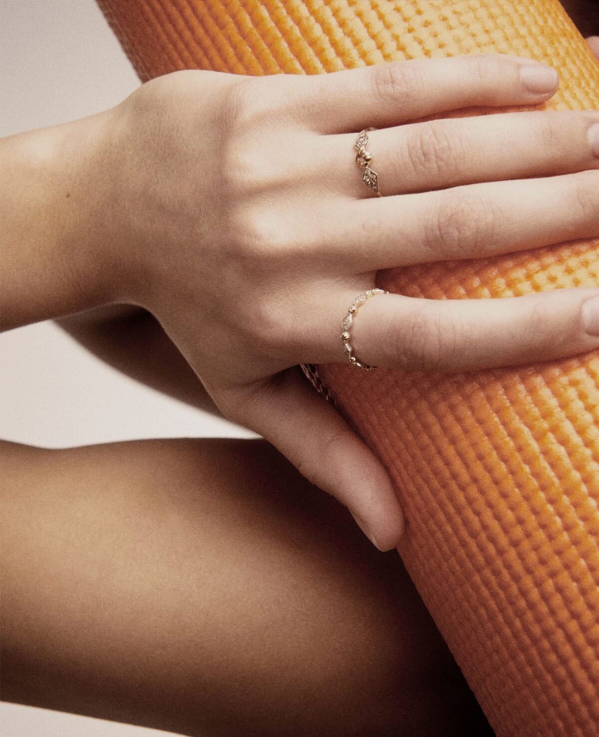 pascale-monvoisin-adele-n1-bague-or-jaune-diamant-unisexe-valence-france-bijoux-artisanal-elegant-tendance-carry