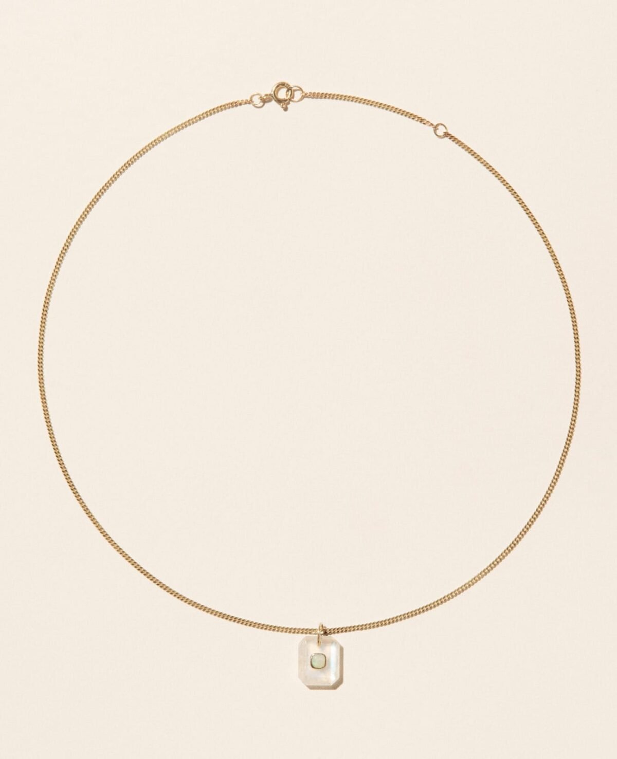 pascale-monvoisin-anton-n1-collier-pierre-de-lune-opale-or-jaune-unisexe-valence-france-bijoux-artisanal-elegant-tendance-complete