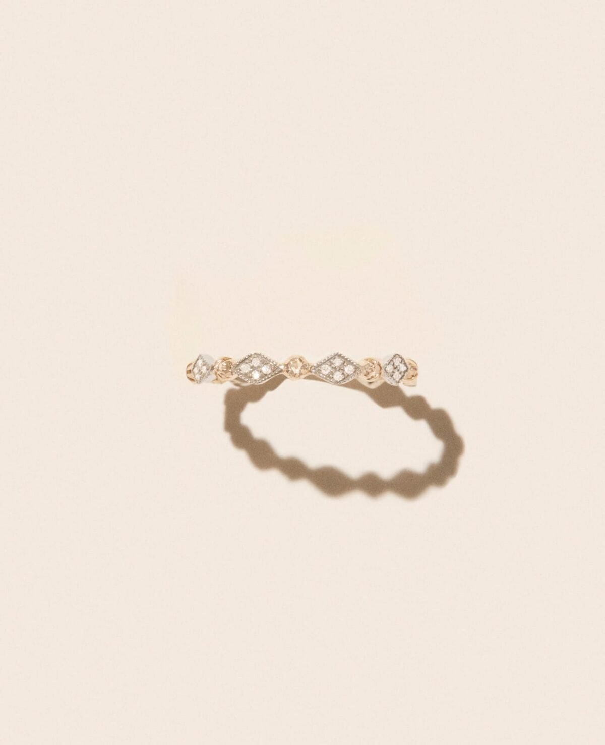 pascale-monvoisin-ava-n1-bague-diamant-or-jaune-unisexe-valence-france-bijoux-artisanal-elegant-tendance