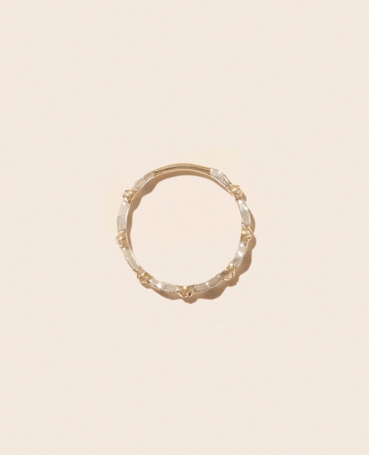 pascale-monvoisin-ava-n1-bague-diamant-or-jaune-unisexe-valence-france-bijoux-artisanal-elegant-tendance-above