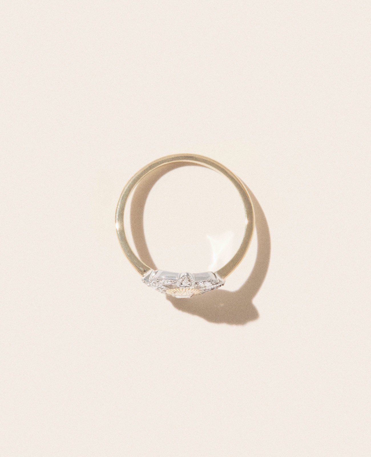 pascale-monvoisin-bettina-diamant-bague-or-jaune-diamant-unisexe-valence-france-bijoux-artisanal-elegant-tendance