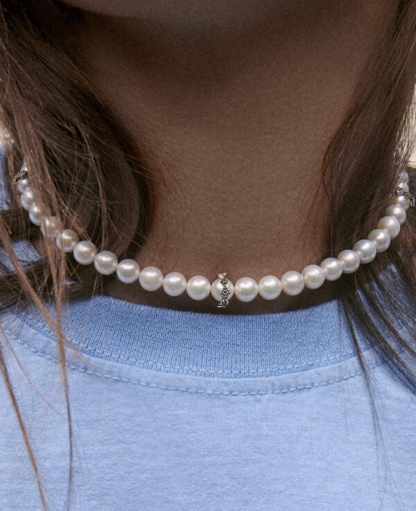 pascale-monvoisin-chelsea-n2-collier-or-jaune-diamants-emeraudes-perles-unisexe-valence-france-bijoux-artisanal-elegant-tendance-porter