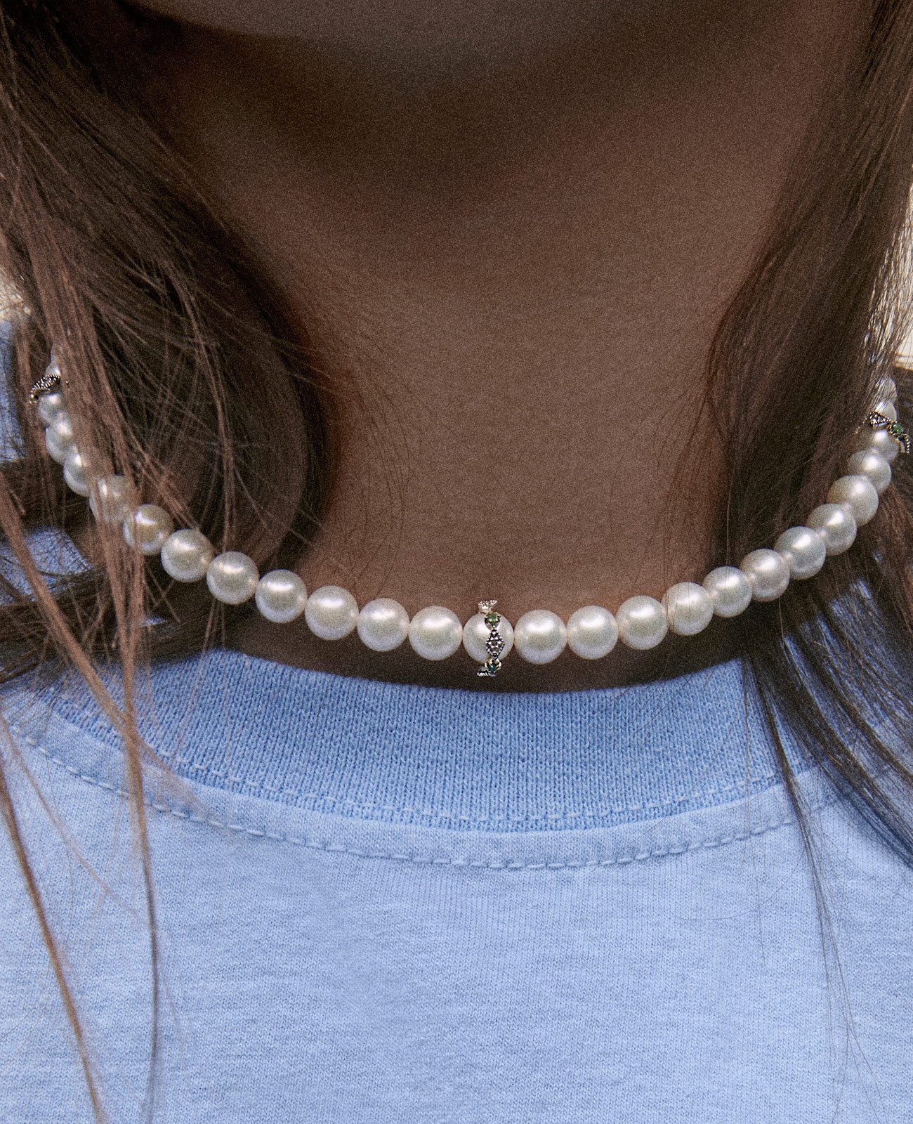 pascale-monvoisin-chelsea-n2-collier-or-jaune-diamants-emeraudes-perles-unisexe-valence-france-bijoux-artisanal-elegant-tendance-porter
