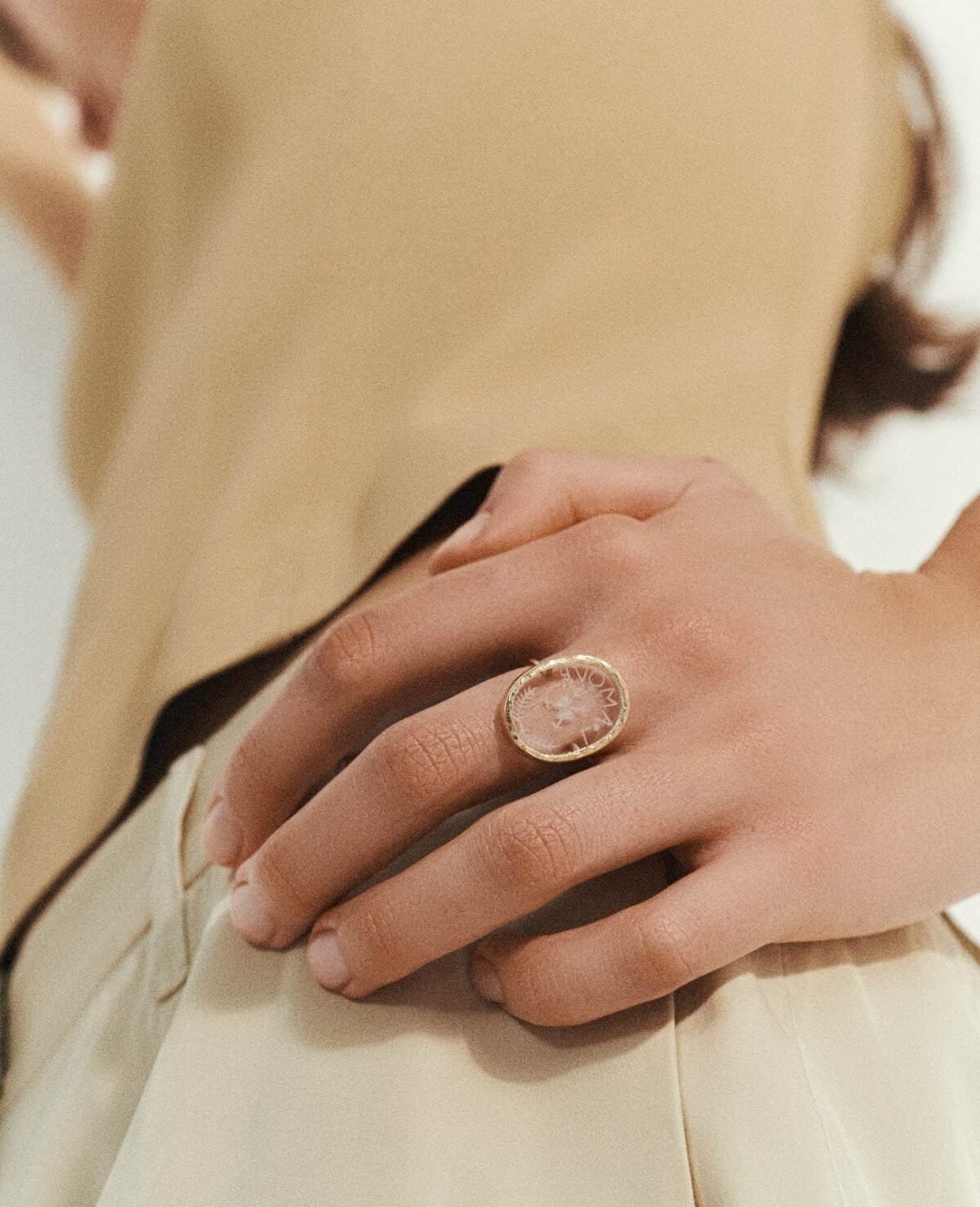pascale-monvoisin-lamour-bague-or-rose-diamants-unisexe-valence-france-bijoux-artisanal-elegant-tendance-porter
