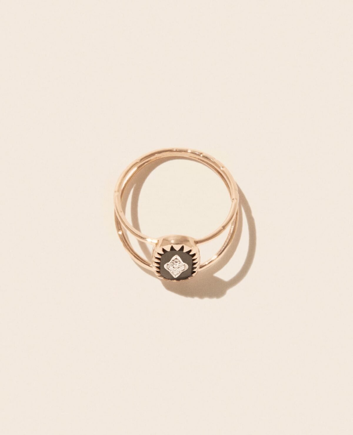 pascale-monvoisin-mahe-noir-bague-or-noir-unisexe-valence-france-bijoux-artisanal-elegant-tendance-above