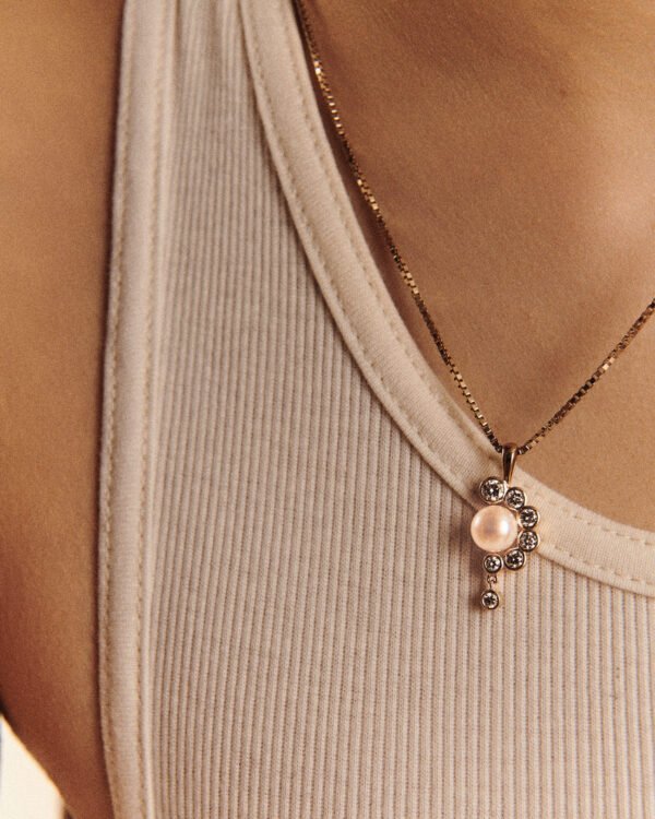 pascale-monvoisin-martha-n2-collier-or-jaune-unisexe-collier-valence-france-bijoux-artisanal-elegant-tendance-carry2