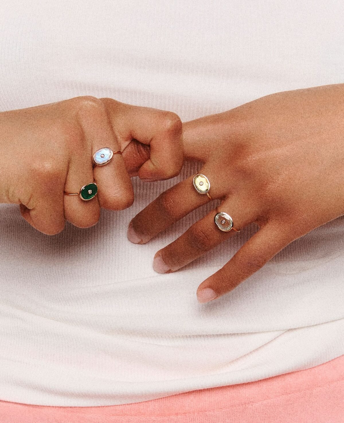 pascale-monvoisin-orso-bague-pierre-de-lune-or-jaune-unisexe-valence-france-bijoux-artisanal-elegant-tendance-couleurs