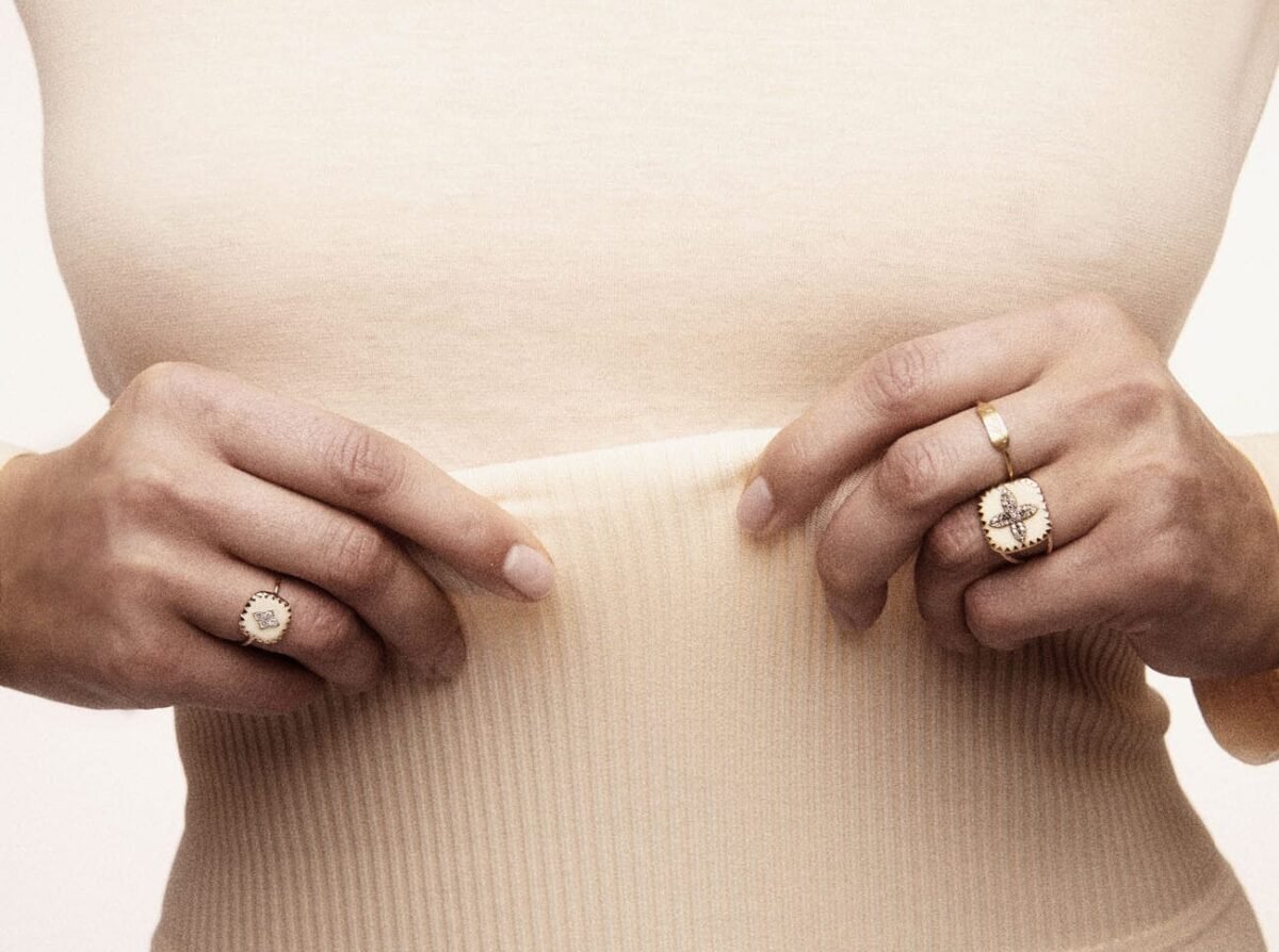 pascale-monvoisin-bowie-blanc-bague-or-rose-diamants-unisexe-valence-france-bijoux-artisanal-elegant-tendance-porter