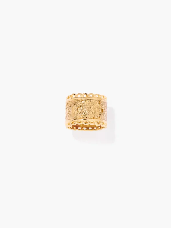 bague-loumeda-aurelie-bidermann-doree-tendance-doree-chic-intemporel-village-valence-ete-2025