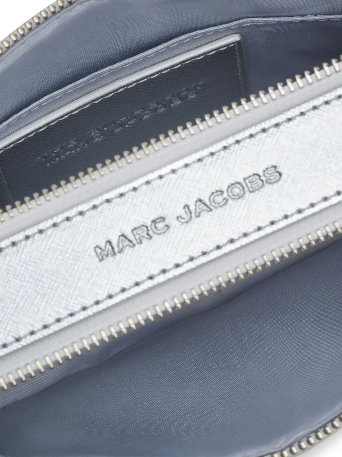 snapshot argent marc jacobs village valence 2025 intemporel mode logo