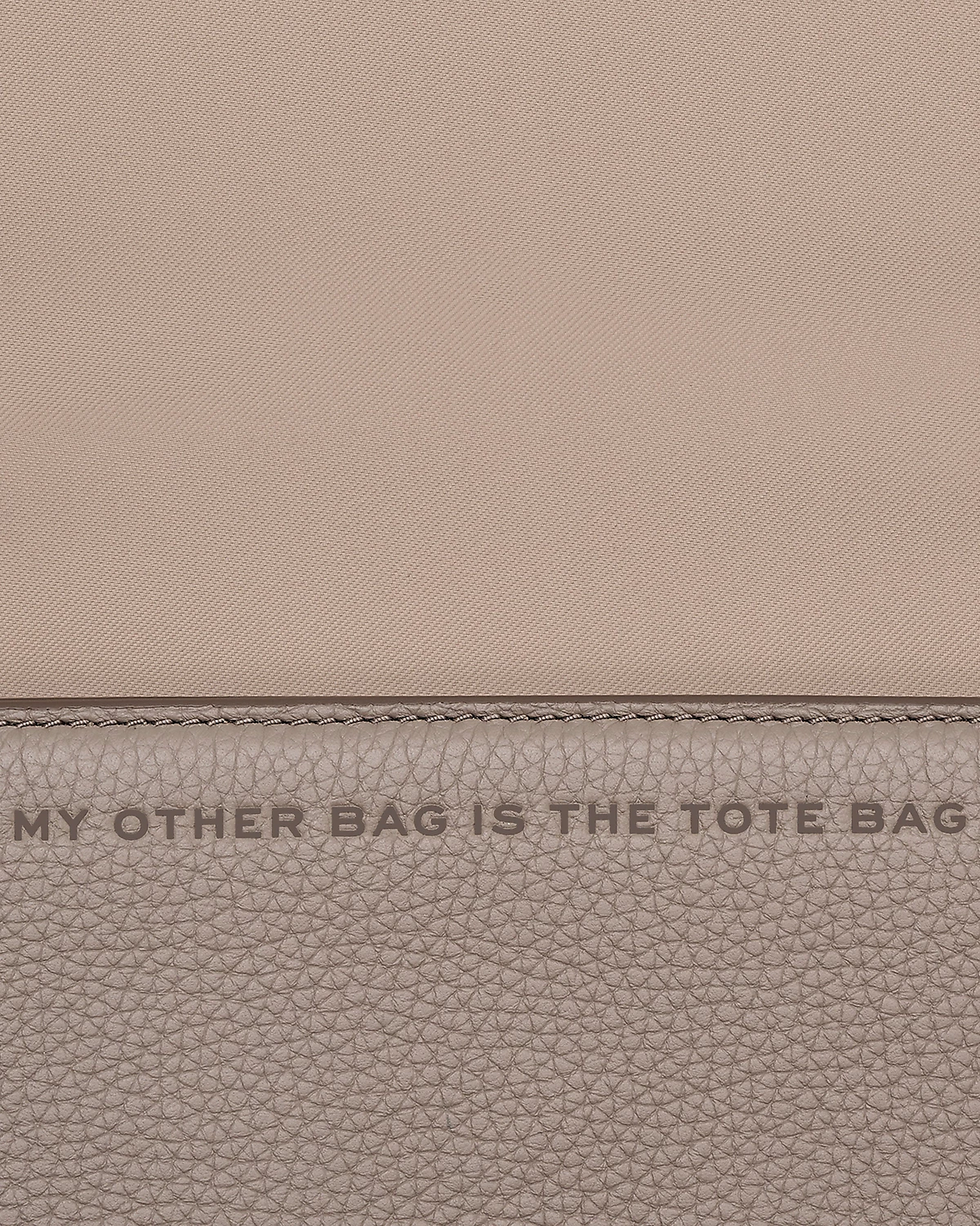 the mini bag cuir village mode valence 2025 intemporel cement tendance