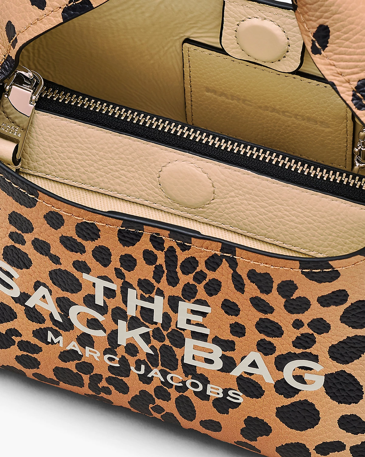 the mini sack bag leopard marc jacobs village valence 2025 mode motif front