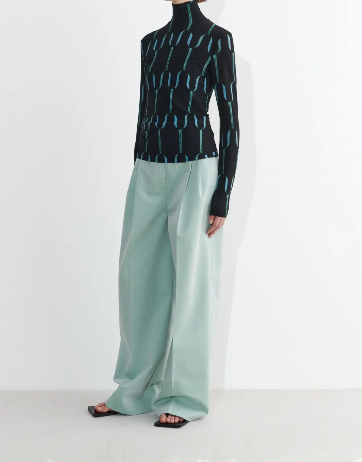 tugal top christian wijnants village valece blue tendance mode intemporel motif black 2025 right.